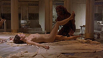 Actress - Marie Gillain: Movie - Harem suare